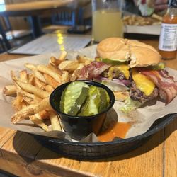 Mugg's of Mille Lacs - Bacon Cheeseburger