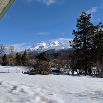 Mount Shasta Ranch - Bed & Breakfast Near Me - Mount Shasta, California
