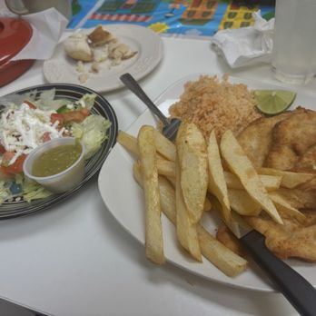 Alebrijes Cafe - Milanesa de pollo con papas y arroz - Mexican Near Me - Dallas, Texas