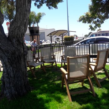 Waypoint Cafe - Nice tree for good summer breeze while waiting for our table - American Near Me - Camarillo, California Waypoint Cafe - Nice tree for good summer breeze while waiting for our table - American Near Me - Camarillo, California