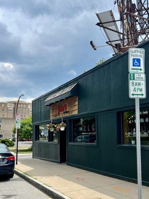 Jim's On Main by null