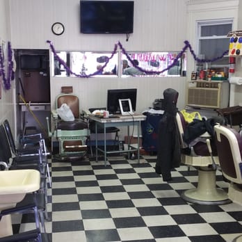 Bloomfield Barbershop - Inside Bloomfield Barbers - Barbers Near Me - Bloomfield, New Jersey