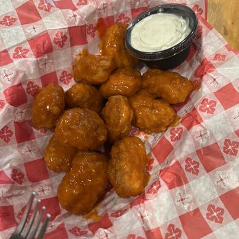 Marquette Mountain Ski Area - Buffalo Wings - Ski Resorts Near Me - Marquette, Michigan Marquette Mountain Ski Area - Buffalo Wings - Ski Resorts Near Me - Marquette, Michigan