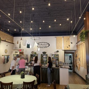 Moms Bread - Dining area - Bakeries Near Me - Albert Lea, Minnesota