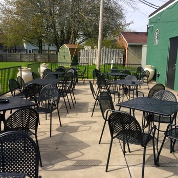 Raintree Bar & Grill - Beautiful and spacious outdoor patio. - Pizza Near Me - Tonawanda, New York Raintree Bar & Grill - Beautiful and spacious outdoor patio. - Pizza Near Me - Tonawanda, New York