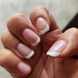 Oxygenix Nail Lounge - Right hand, I had to cut my little fingernail because it already hurt a lot