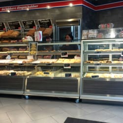 De Lekkere Dingen Bakker - Van alles en nog wat hebben ze heir  Zin in belegde broodjes met koffie thee of fris, hebben ze ook.