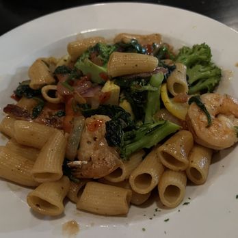 Angelina's Ristorante & Wine Bar - Pasta primavera - I added shrimp - Italian Near Me - Ogunquit, Maine Angelina's Ristorante & Wine Bar - Pasta primavera - I added shrimp - Italian Near Me - Ogunquit, Maine
