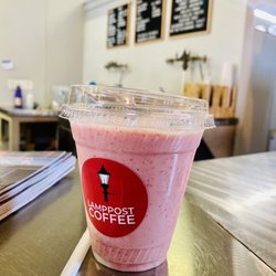 Lamppost coffee - Strawberry banana smoothie w/ coconut milk