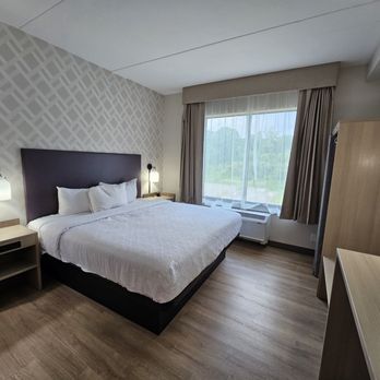 Home2 Suites by Hilton Sevierville - Hotels Near Me - Sevierville, Tennessee
