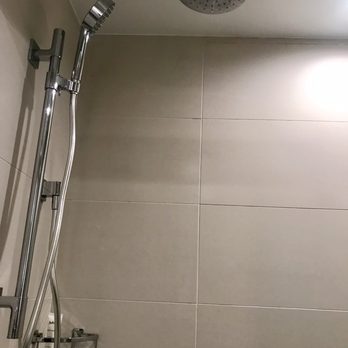 Radisson Hotel Phoenix Airport - Great shower - Hotels Near Me - Phoenix, Arizona