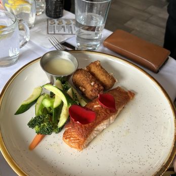 179 Bar & Grill - Atlantic Salmon (WILD) GF - sauce on side! - New American Near Me - New Rochelle, New York