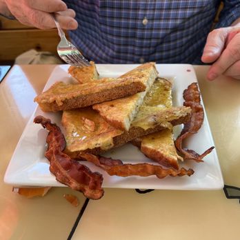 Cafe This Way - French toast and crispy bacon as per request! Yummy, fast service. Fun spot that's a little hidden. - New American Near Me - Bar Harbor, Maine