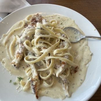 Emma Elle's Italian Kitchen - Lunch Alfredo with fried chicken. The crunchiness of the fried chicken was a nice change. - Italian Near Me - Yukon, Oklahoma Emma Elle's Italian Kitchen - Lunch Alfredo with fried chicken. The crunchiness of the fried chicken was a nice change. - Italian Near Me - Yukon, Oklahoma