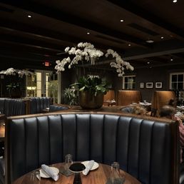 SAINT - Updated March 2026 - 532 Photos & 249 Reviews - 44 Avenida ...