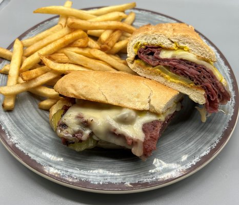 Roundin 3rd Sports Bar & Grill by null