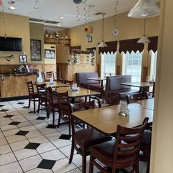 Romano's Italian Cuisine - Front dining area