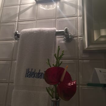 Halekulani Hotel - Great towels and bath amenities - Hotels Near Me - Honolulu, Hawaii Halekulani Hotel - Great towels and bath amenities - Hotels Near Me - Honolulu, Hawaii