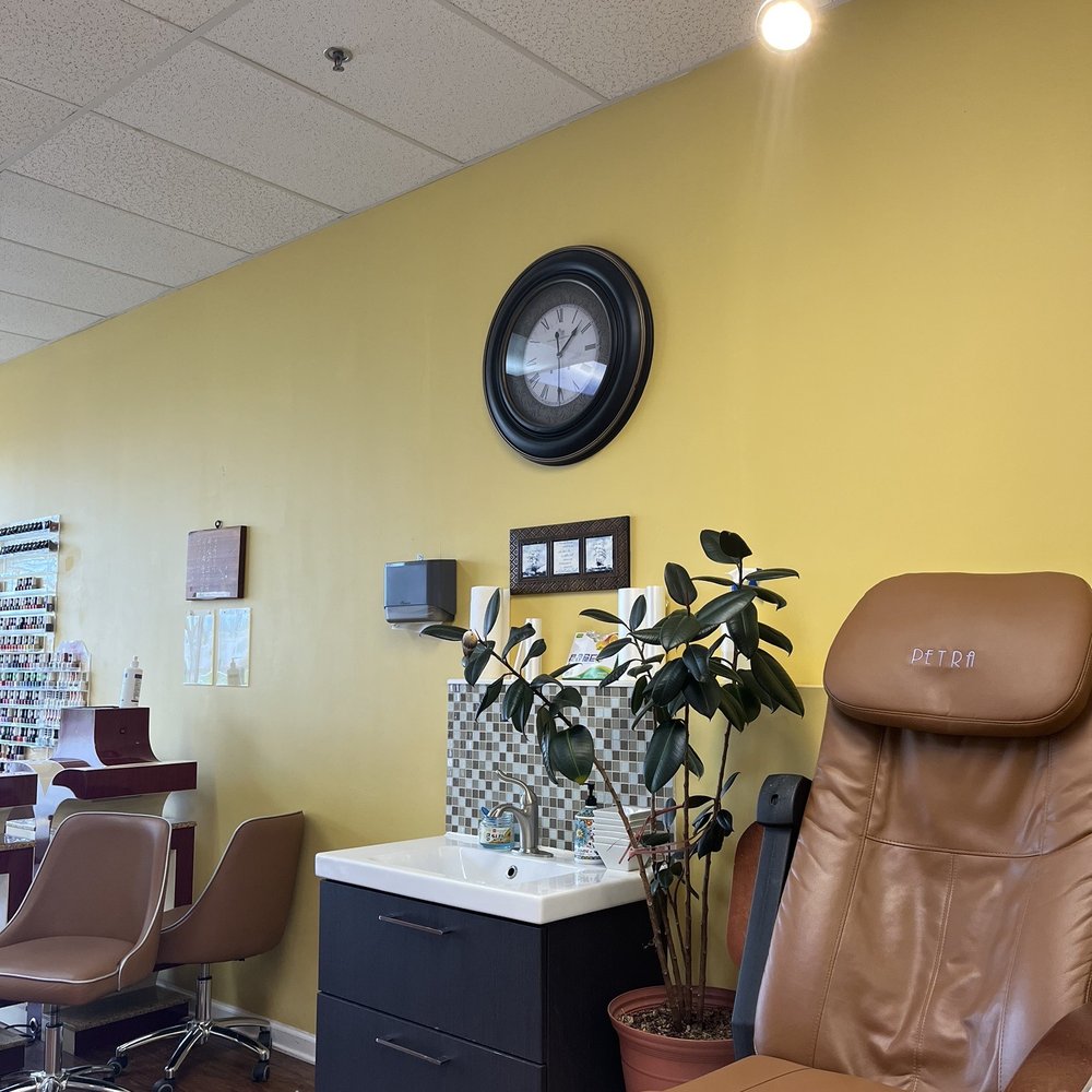 N Nail Spa - They offer both manicure / pedicures. - Nail Salons Near Me - Geneva, Illinois N Nail Spa - They offer both manicure / pedicures. - Nail Salons Near Me - Geneva, Illinois