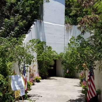 Hawaii Animal Sanctuary - Unobstructed view of the tunnel entrance3. - Animal Shelters Near Me - Kailua, Hawaii Hawaii Animal Sanctuary - Unobstructed view of the tunnel entrance3. - Animal Shelters Near Me - Kailua, Hawaii