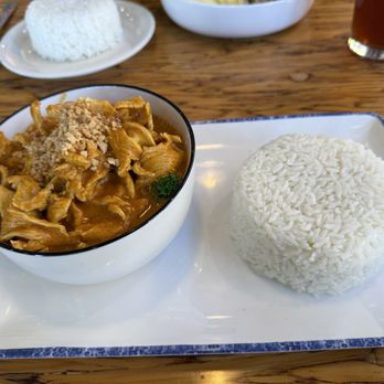 Sa Thai - Peanut curry with chicken - Salad Near Me - Albuquerque, New Mexico
