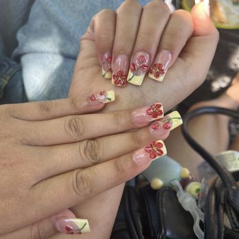 Hi Tek Nails - Nail Salons Near Me - Lake Stevens, Washington