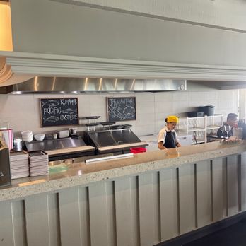 Skates On The Bay - The sushi bar - Seafood Near Me - Berkeley, California