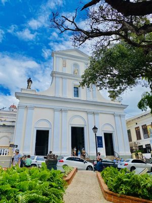 Catedral Basilica Menor de San Juan Bautista by null