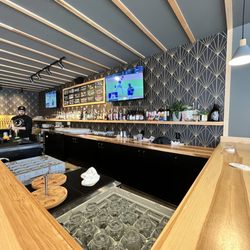 Breakside Brewery - Beaverton - Bar with the coolest wallpaper