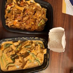 Little Bangkok - Left(drunken noodle). Right(Panag Curry w.tofu)