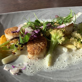 Splashes Restaurant - Super salty scallops but pretty presentation - New American Near Me - Laguna Beach, California