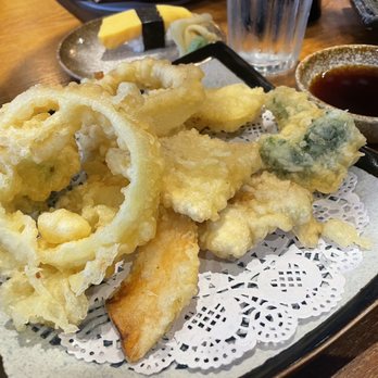 Big Fish Sushi - Tempura combo - too much for me. Batter was a bit thick 3.5/5 - Sushi Bars Near Me - Bothell, Washington