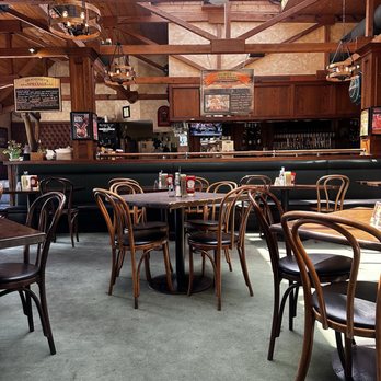 Hennessey's Tavern - Looking at the bar. Plenty of TVs for on going games - Irish Near Me - Carlsbad, California Hennessey's Tavern - Looking at the bar. Plenty of TVs for on going games - Irish Near Me - Carlsbad, California