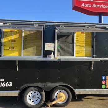 Que Chilero - a food truck parked in a parking lot - Mexican Near Me - Houston, Texas