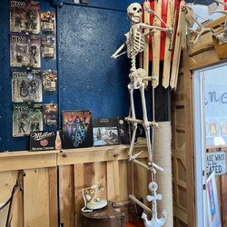 Hollywood Bar & Cafe - Watching out for pirates.