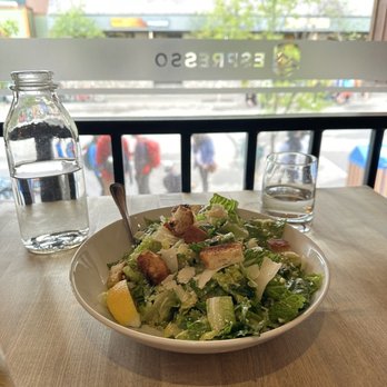 Famoso Neapolitan Pizza - Salad - Pizza Near Me - Jasper, Alberta Famoso Neapolitan Pizza - Salad - Pizza Near Me - Jasper, Alberta