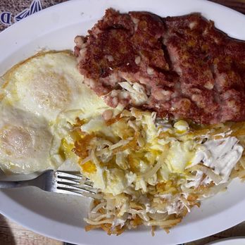 Nana's - Corn Beef hash and eggs w/ hash browns and onions - Breakfast & Brunch Near Me - Naples, Florida