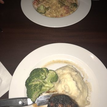 Dantanna's - My date ordered the garlic shrimp fettuccine pasta! Portions were great, definitely taking a box to go! I ordered the sirloin! - Sports Bars Near Me - Atlanta, Georgia