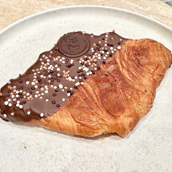 Salswee - Flat Iron Croissant. 2 stars. Insta/Beli/TikTok: @amei_eats - Bakeries Near Me - New York, New York