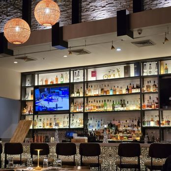 Social Inn - Bar area - Cocktail Bars Near Me - Glenview, Illinois