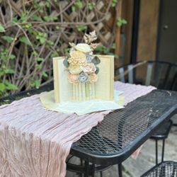 Poor Richard's Bookstore - Patio table with our cute centerpiece