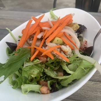 Vanessa's Bistro - Fresh Dungeness Crab Salad Avocado , Tomato , Onions , Cilantro & Lemon Ginger Vinaigrette Salad - Vietnamese Near Me - Walnut Creek, California