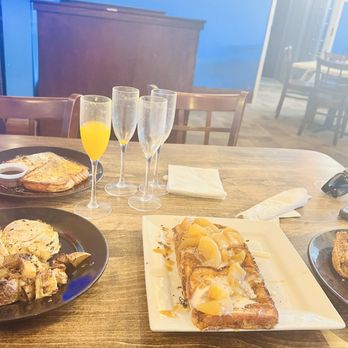 French Toast Heaven - Fried Catfish & French Toast  and Chef Maurice Breakfast - Breakfast & Brunch Near Me - Cincinnati, Ohio
