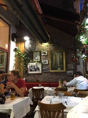 Asmali Saki Meyhanesi by null