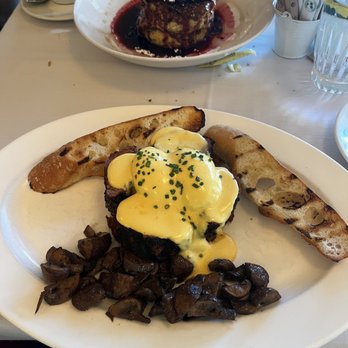 Vintage - Steak + potatoes mushroom + poached egg - Breakfast & Brunch Near Me - Vail, Colorado Vintage - Steak + potatoes mushroom + poached egg - Breakfast & Brunch Near Me - Vail, Colorado