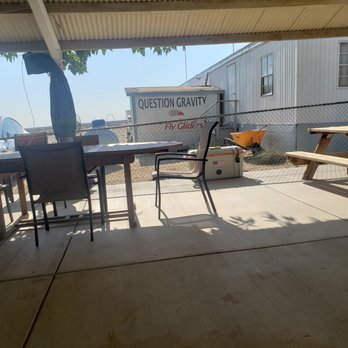 Southern California Soaring Academy - A little picnic area - Flight Instruction Near Me - Llano, California Southern California Soaring Academy - A little picnic area - Flight Instruction Near Me - Llano, California