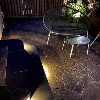 Buddha Builders - a patio with a table and chairs - Patio Coverings Near Me - Sammamish, Washington