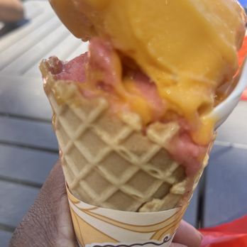 Häagen-Dazs - Mango Sorbet & Strawberry Sorbet - Desserts Near Me - Orlando, Florida Häagen-Dazs - Mango Sorbet & Strawberry Sorbet - Desserts Near Me - Orlando, Florida