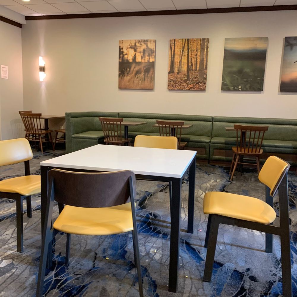 Fairfield by Marriott Inn & Suites Tehachapi - Eating area - Hotels Near Me - Tehachapi, California Fairfield by Marriott Inn & Suites Tehachapi - Eating area - Hotels Near Me - Tehachapi, California