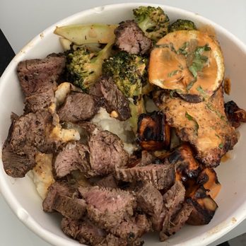 Fresh Kitchen New Tampa - Six bowl with cauliflower mash, broccoli, sweet potato, steak and salmon - New American Near Me - Tampa, Florida Fresh Kitchen New Tampa - Six bowl with cauliflower mash, broccoli, sweet potato, steak and salmon - New American Near Me - Tampa, Florida
